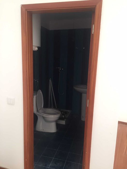 Alugo Loja no coração de Alfama – Rua do Barão