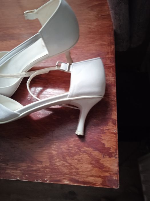 Witam sprzedam buty do ślubu rozm.41