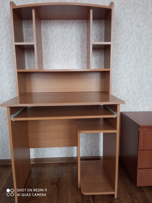 Стіл комп'ютерний