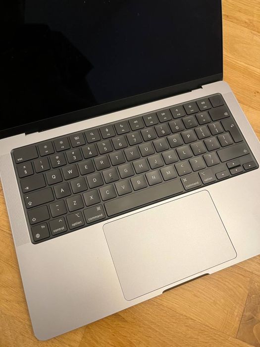 MacBook Pro M1 Pro 2021 на запчастини, екран, батарея