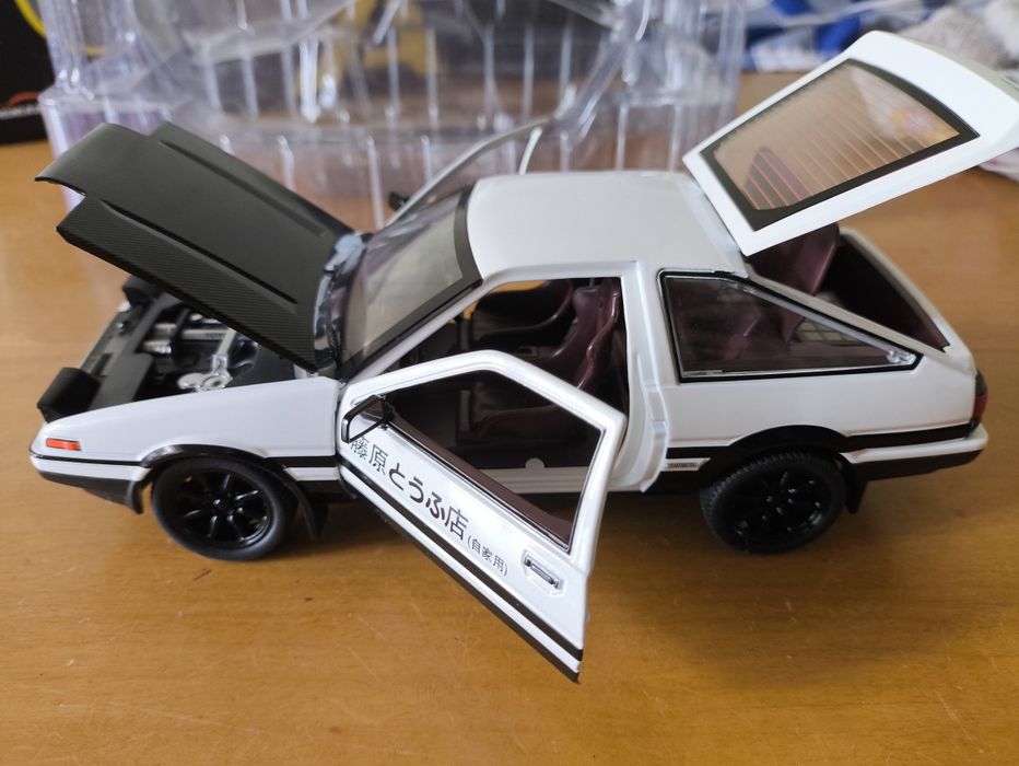 Toyota AE86 Trueno Panda 1/24 Initial D