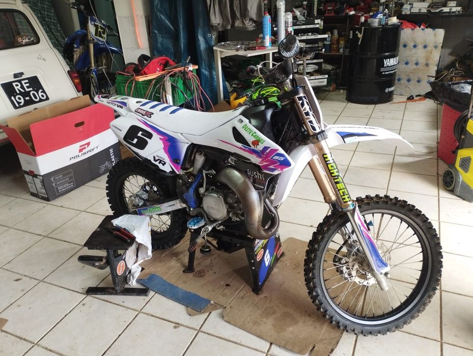 YZ85 com kit GYTR de 2024