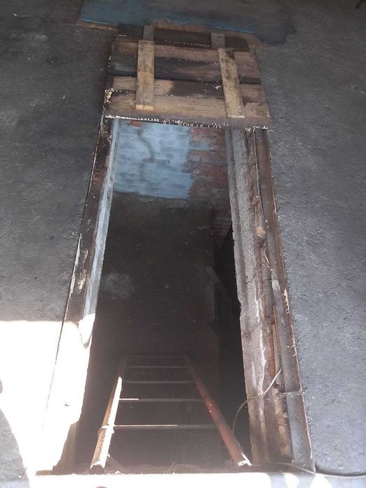 Кап. гараж 24кв.м в центре города. возле Арман Мебель. По ул. Седова.