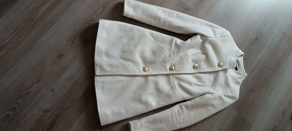 Kremowy płaszcz rozmiar 34