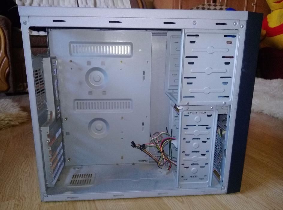 Obudowa komputerowa ASUS