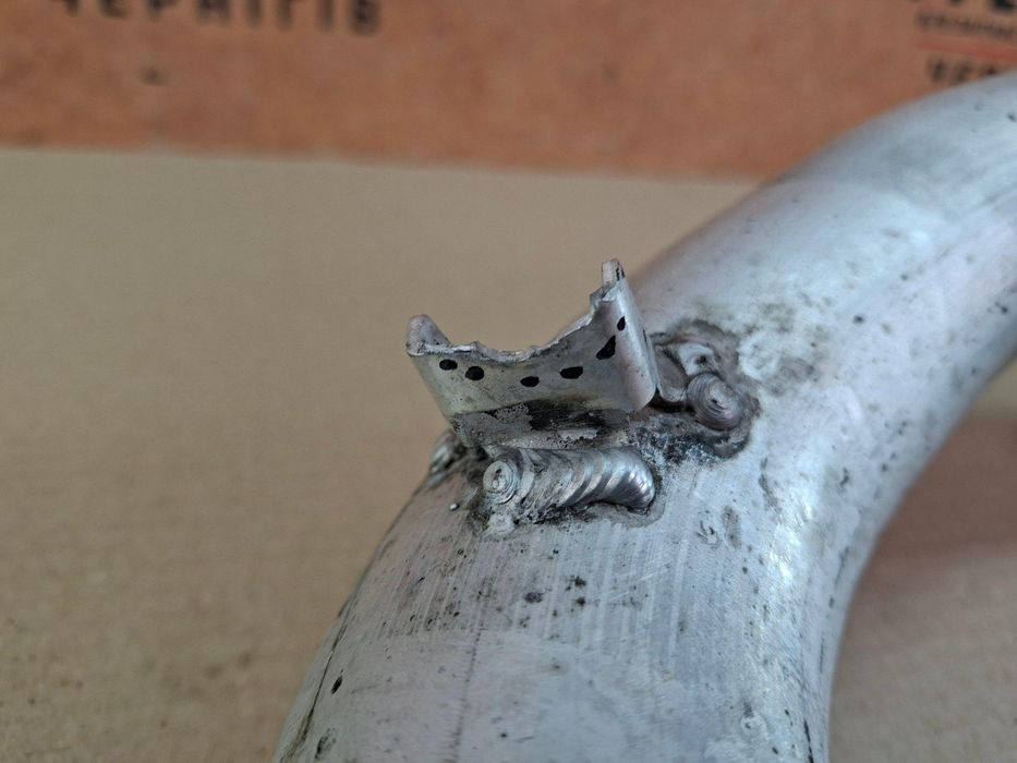 Volvo XC70 II 07-16 2.4 D патрубок трубка интеркулера 31273504