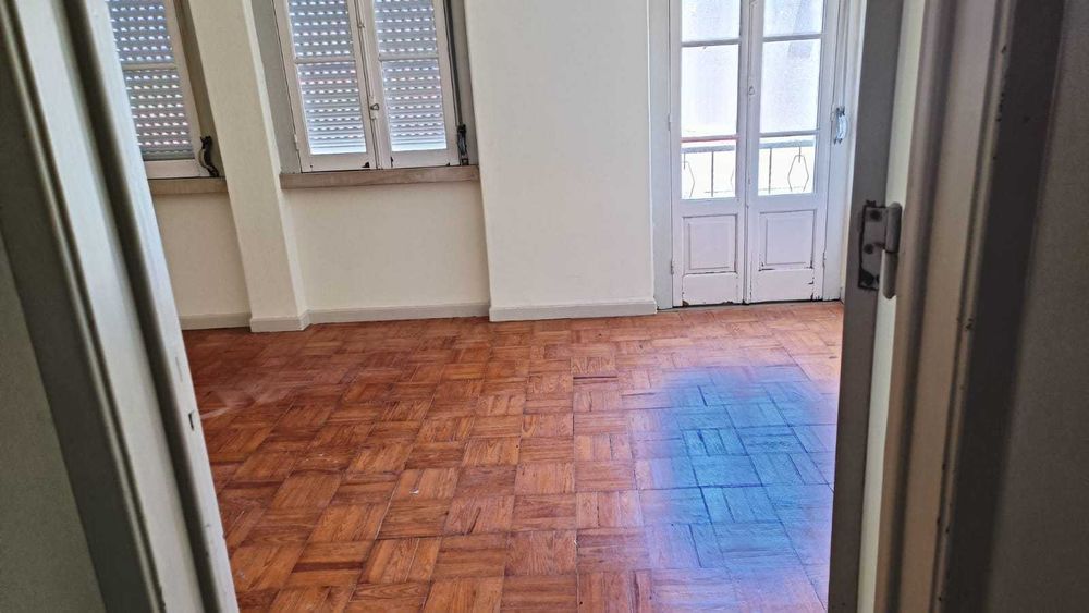 Apartamento T6 em Santarém. Avd dos Combatentes