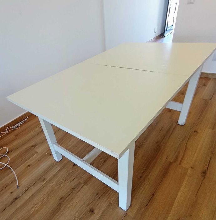 Extendable IKEA Dining Table64738021304835122
