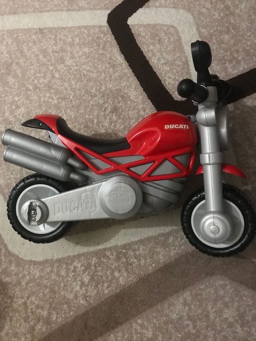 futebol Chicco Brinquedo quase novo 20€ Moto quase novo 29€