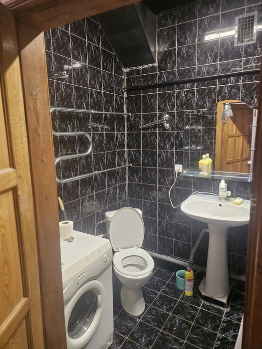 СДАМ ПОСУТОЧНО2к.в центре в парке Бабаева