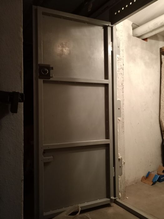 Drzwi stalowe do piwnicy