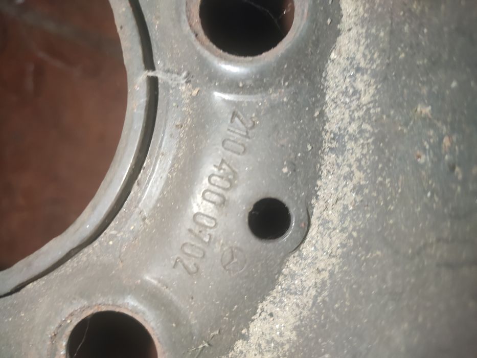 Vendo 2 Jantes 15 Mercedes com Tampões