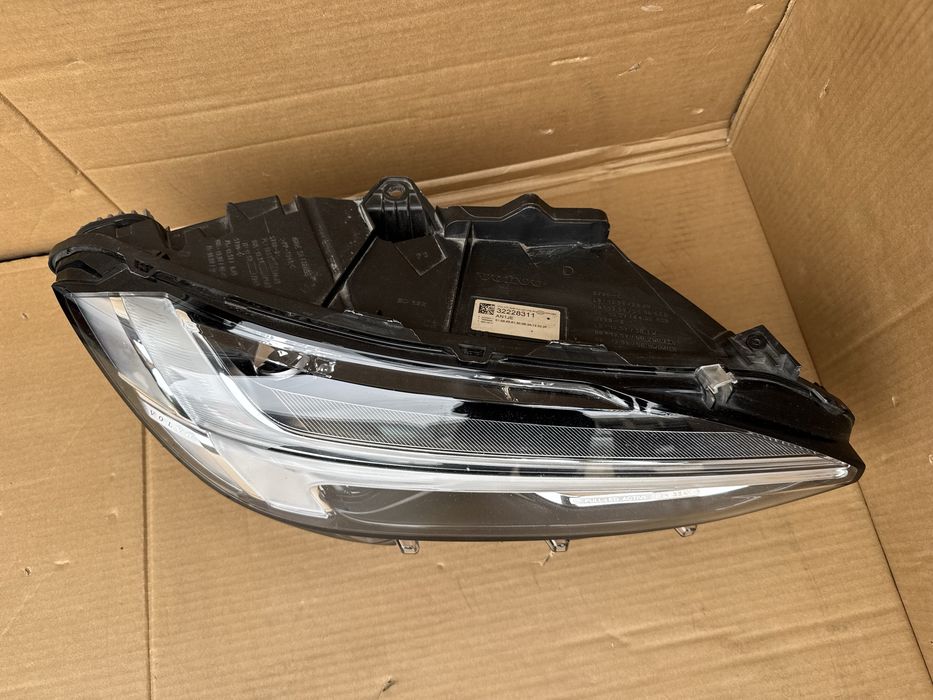 Volvo v90,s90 reflektor full led 32228.311