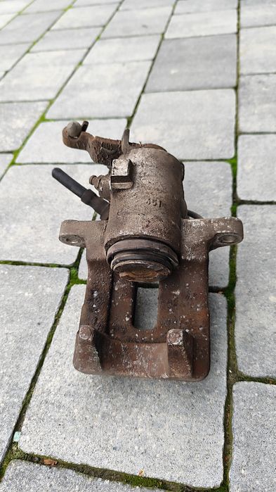 Zacisk hamulcowy lewy  tył VW Golf V 5 Seat Altea XL Audi A3 8P