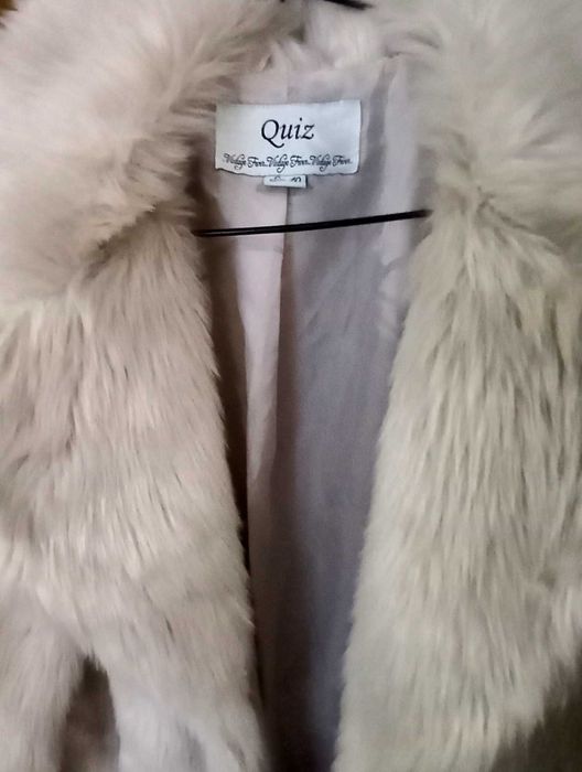 Шубка із штучного хутра.