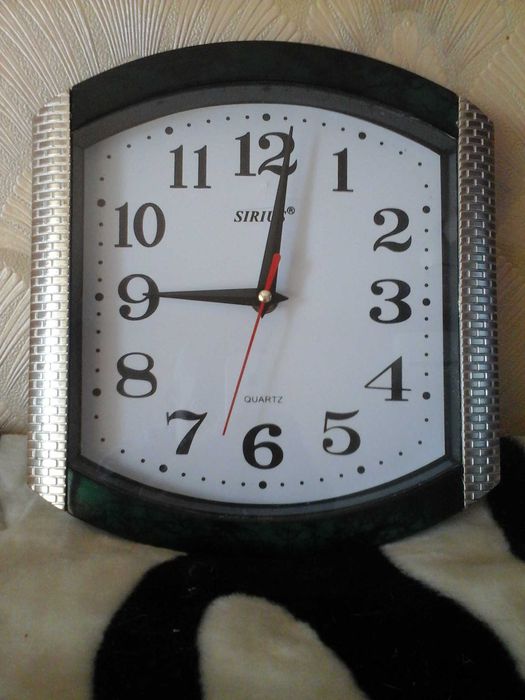 Продам часы настенные и настольные