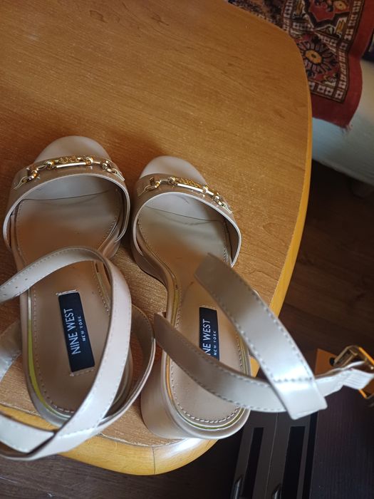 Sprzedam buty na słupku