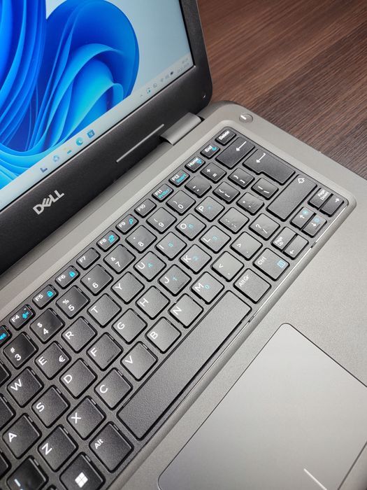 SOLIDNY Dell Latitude 3310 i5-8265U 8GB RAM 256SSD Win11