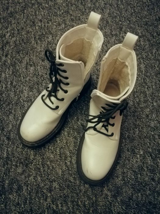 Buty trzewiki, glany białe 38