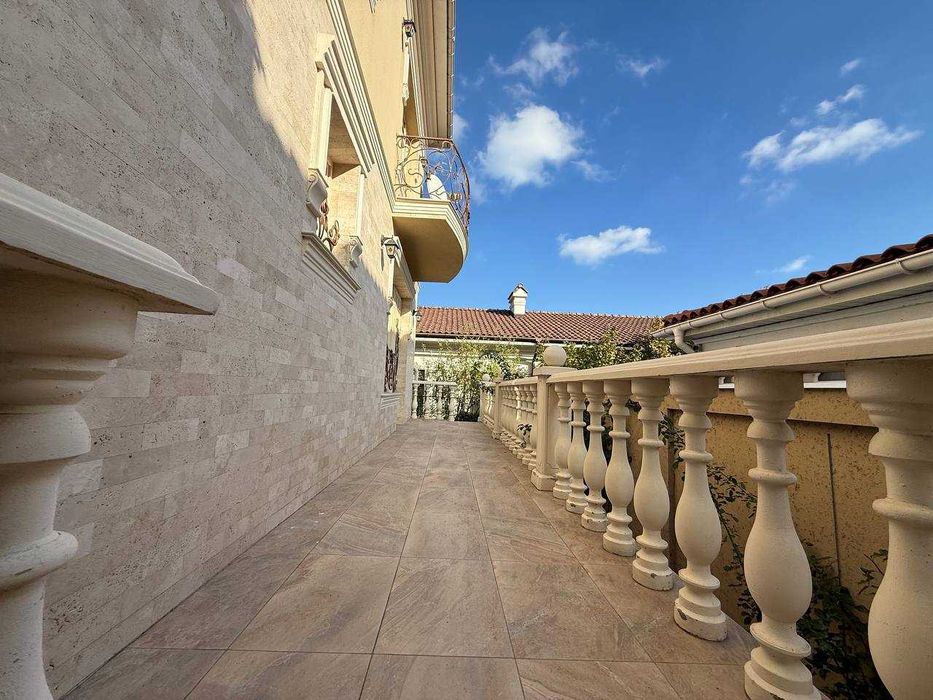 Продам хозяйский дом у моря в Совиньоне — 296 м², закрытый поселок!