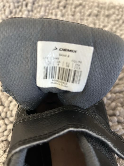 Кожані кросовки фірми Demix