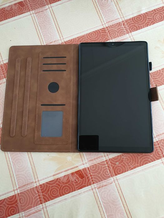 Tablet Lenovo em estado excelente e com pouco uso