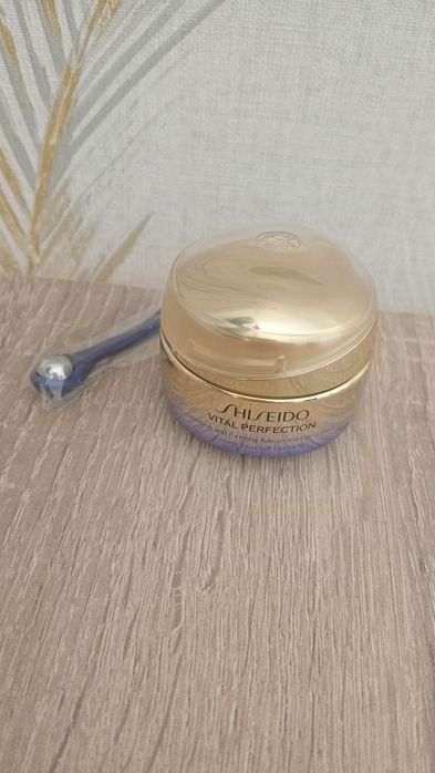 Vital perfection Eye cream