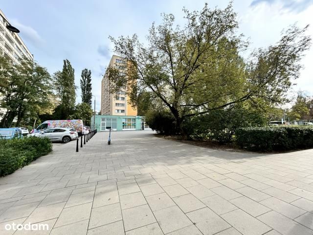 Ciche, przy Pl Hallera, Zoo, tramwajów i metra