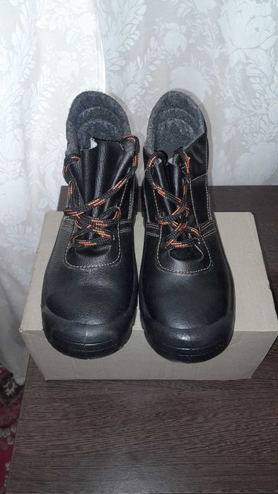Черные новые рабочие ботинки размер 42