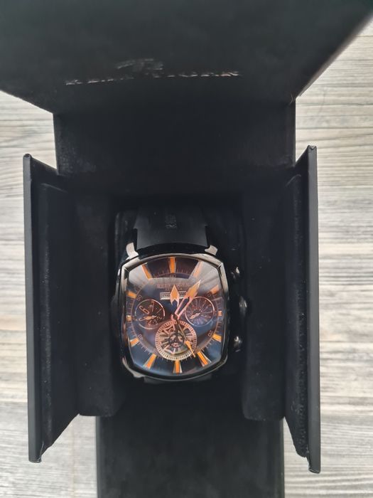 Продам мужские часы Reef Tiger.