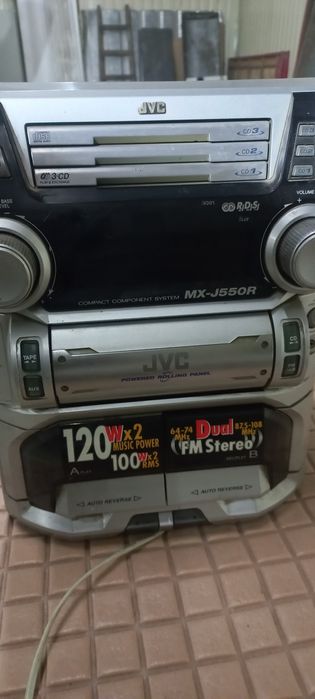 Музичний центр JVC MX-J 550R, в мережу вмикається, радіо працює