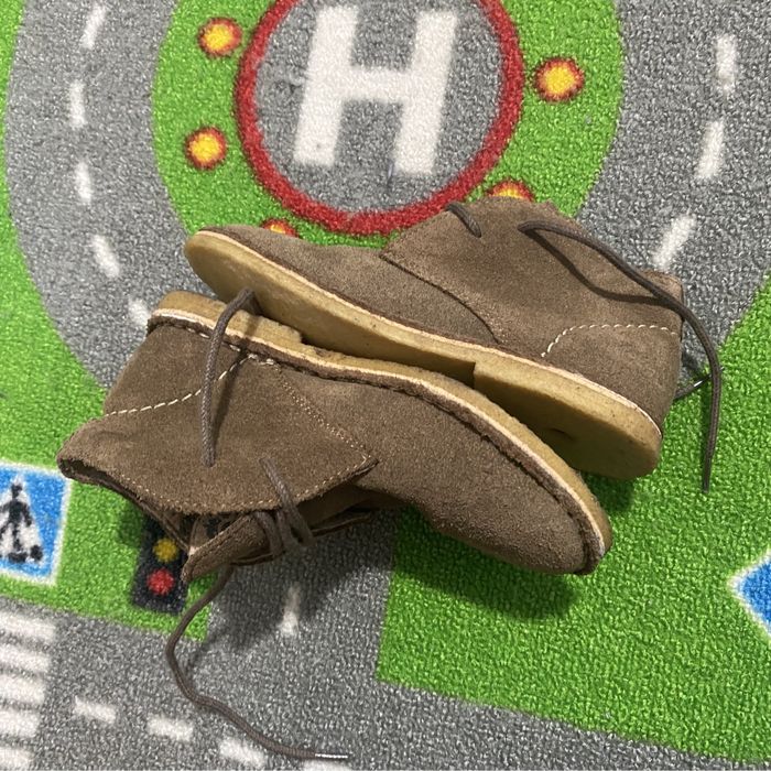 Botas de criança em pele