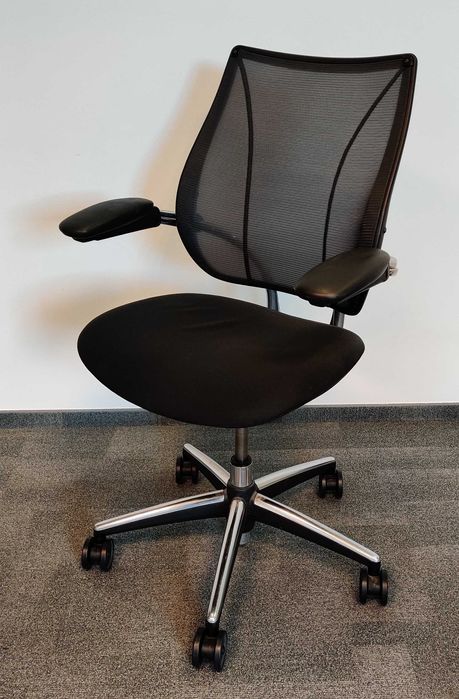 Fotel obrotowy Human Scale Liberty premium czarne (ok. 200 szt.)