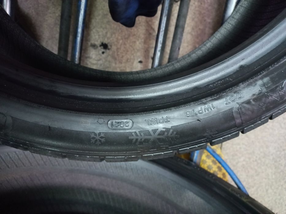 Davanti (європа)255/40/19  225/ 45/19 зима майже нова