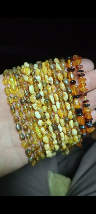 Буси з натурального бурштину.