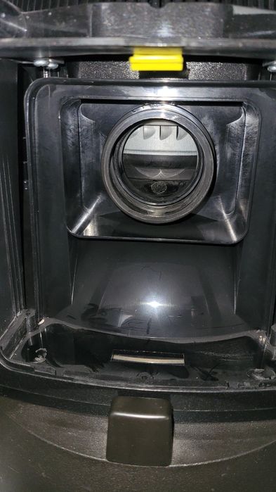 Пилосос з аквафільтром Lura  для очищення повітря і поверхонь