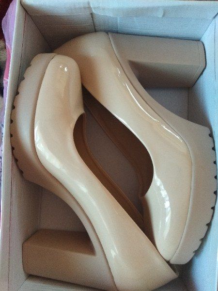 Продам туфлі ,37 розмір деталі в приват