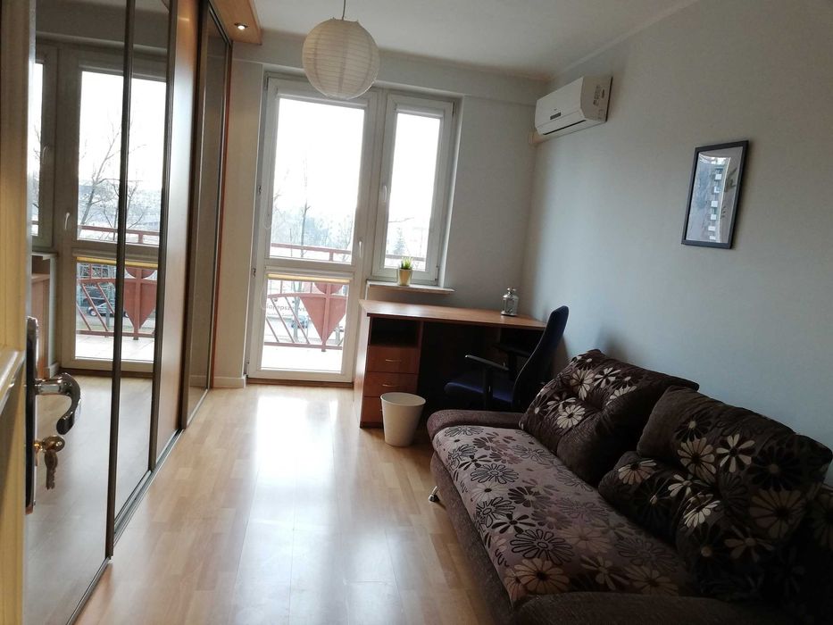 2 duże, niezależne pokoje z balkonami do wynajęcia w 4 pokojowym mieszkaniu/Grochowska/R. Wiatraczna/Praga