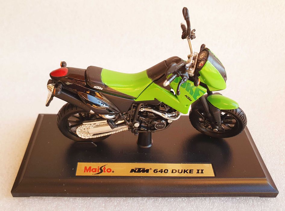 Antiga Miniatura 1/18 ~ "KTM 640 DUKE II" ~ Special Edition ~ Maisto