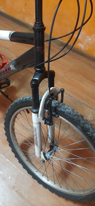 Bicicleta BTT Juvenil 24” Preta/Branca – Suspensão – Boa Oportunidade