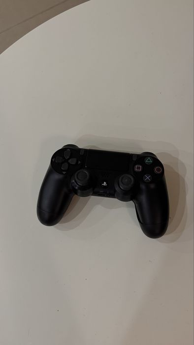 Продам плейстейшн Ps4 Pro