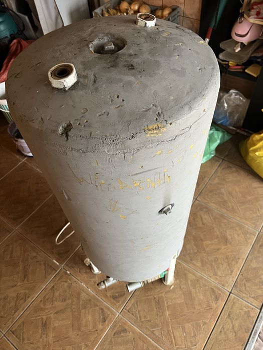 Bojler na ciepla wode wraz z gzalka