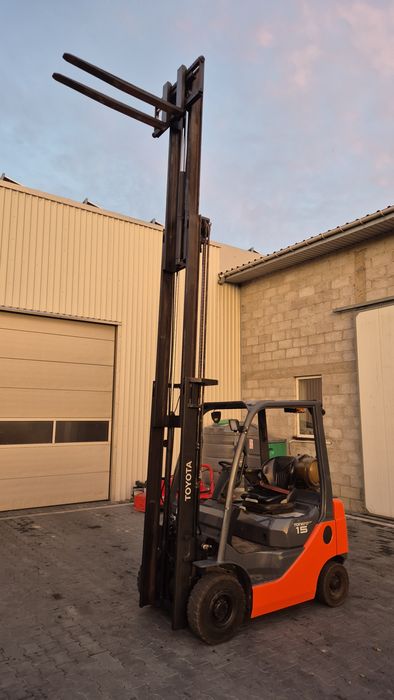 Wózek widłowy TOYOTA 8FGF15, triplex, przesuw, terenowy