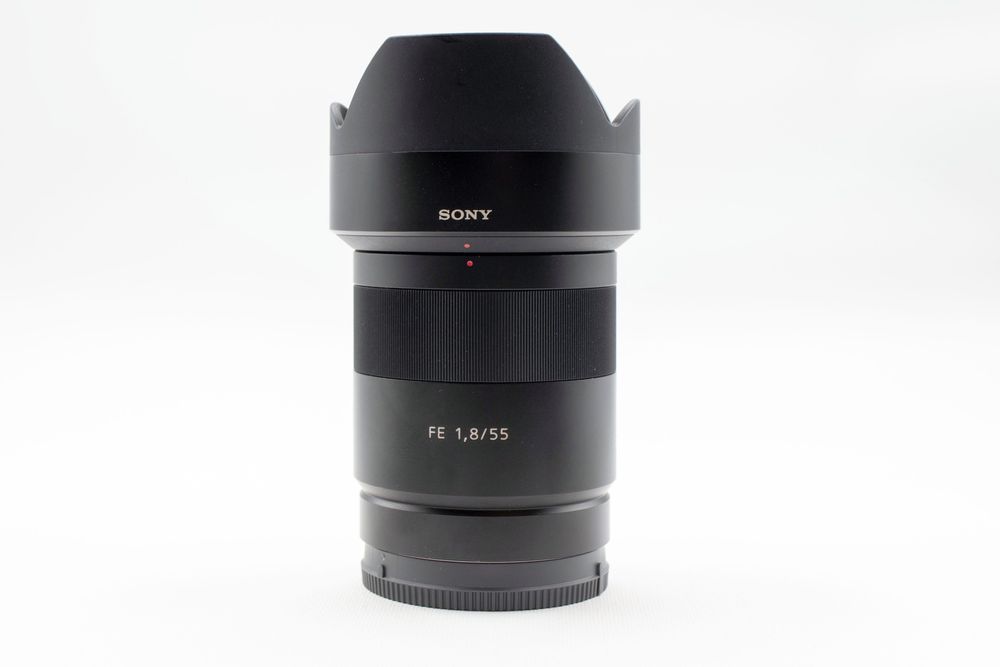 Sony FE 55mm f/1.8 ZA Zeiss — excelente estado, com caixa e acessórios