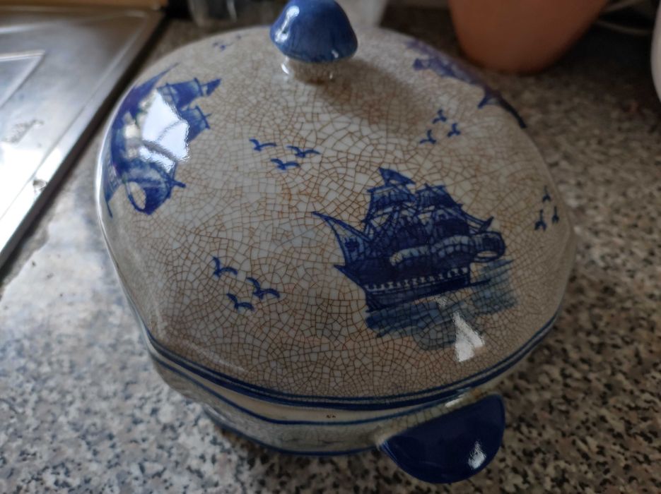 Terrina em loiça  antiga