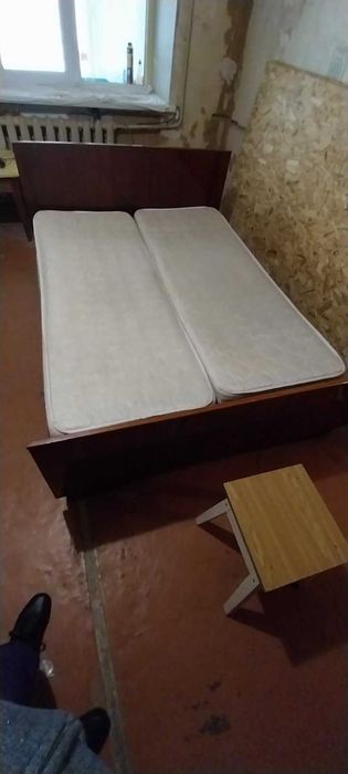 Ліжко двоспальне з матрацами