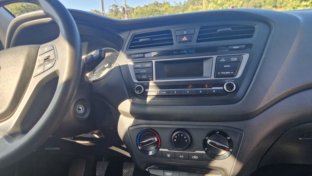 OFERTA RELÂMPAGO!!! Hyundai i20 1.1 CRDi Comfort