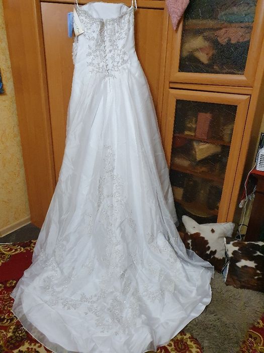НОВА Весільня сукня