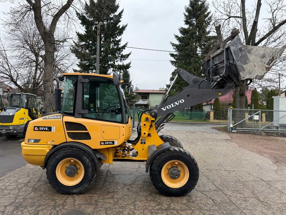 Volvo L28 F ładowarka kołowa 6 ton 3200 mtg L 30 widły łyżka 149 000 zł netto