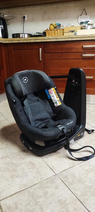 Cadeira Auto Maxi-Cosi Assisfix Nomadblack Preto 4m-4anos